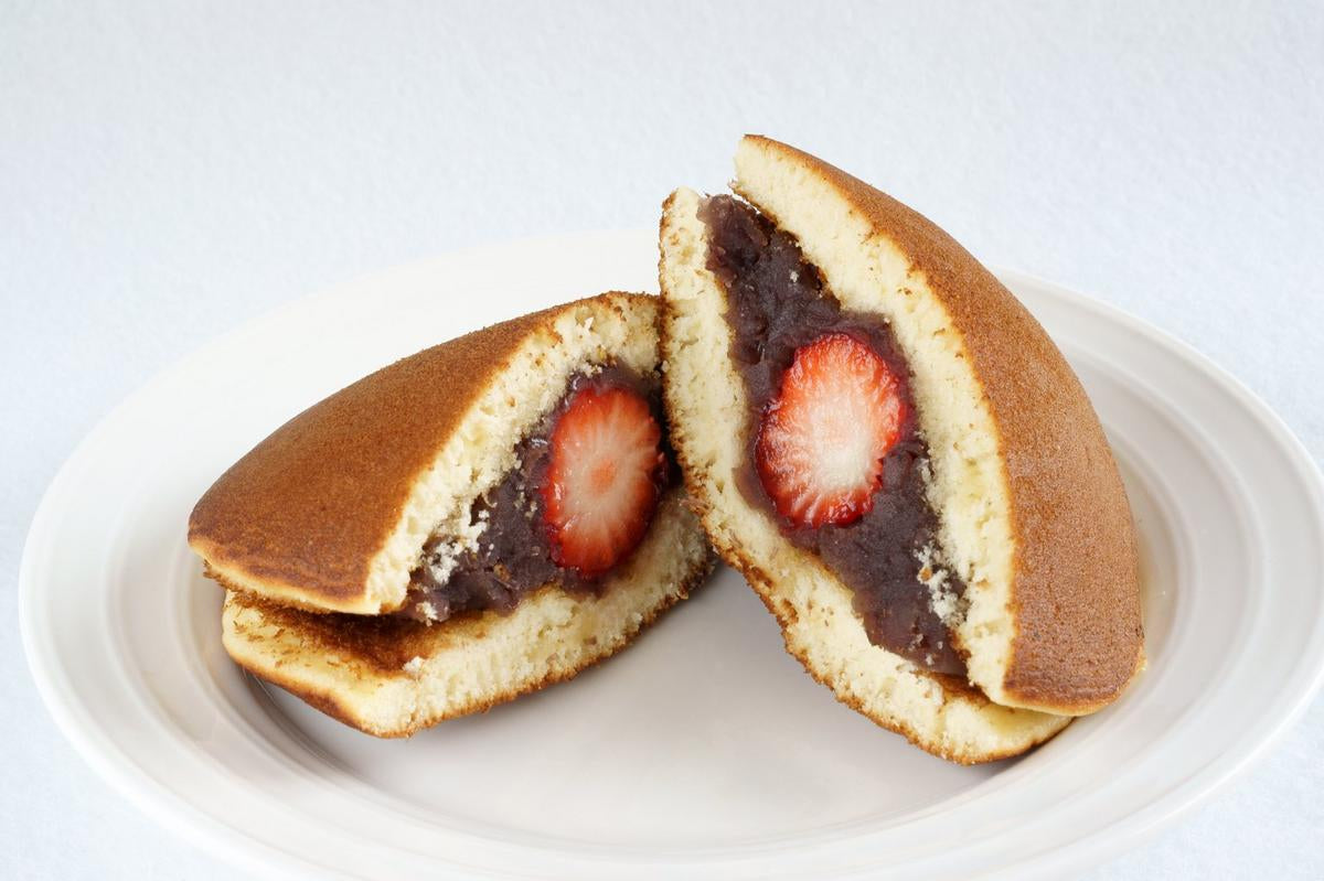 Strawberry and red bean paste dorayaki recipe